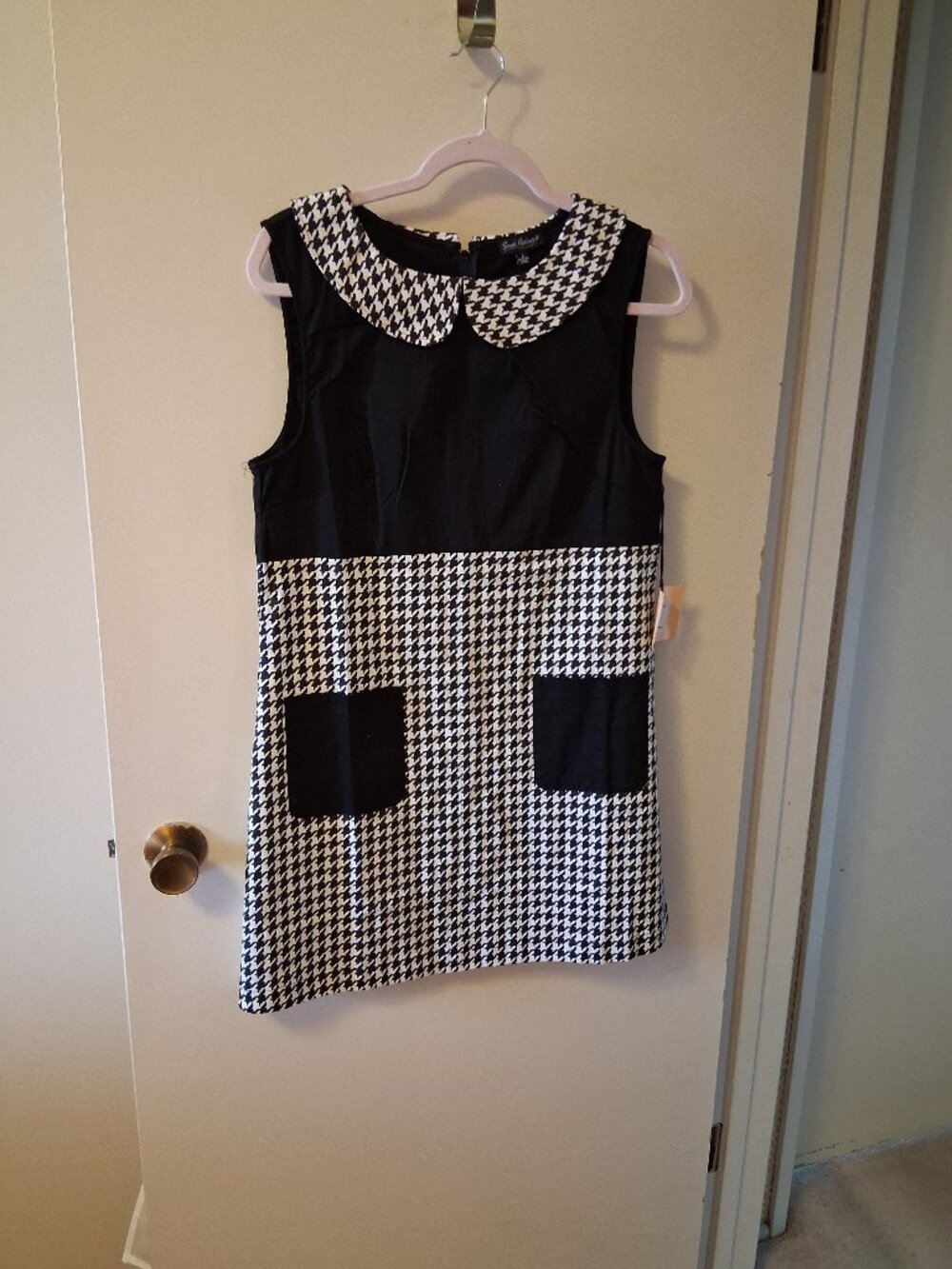 Retro 60s Mod Cloth Black & White Houndstooth Shift Dress with Peter Pan Collar